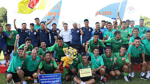 Thua đội bét bảng, Huỳnh Kesley và các đồng đội vui vẻ đồng hạng Nhất tại giải Hạng Ba